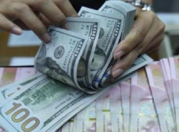 Lawan Dolar AS Rupiah Tembus Rp 14 200