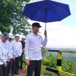 Kunjungan Perdana Jokowi Bikin Sedih Kepala Adat Besar Dayak Paser