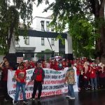 Kantor Kejaksaan Negeri Kota Tangerang Digeruduk Massa, Kenapa ya?