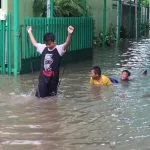 Warga Bekasi Miliki “Waterboom” di Rumah