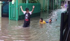Warga Bekasi Miliki “Waterboom” di Rumah
