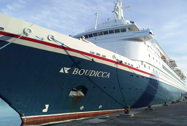 Kapal Cruise MV Boudicca berlabuh di Pelabuhan Ambon
