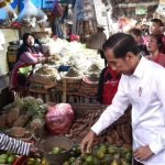 Jokowi Akan Terapkan Transaksi Nontunai di Pasar Tradisional