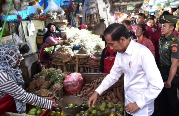 Jokowi Akan Terapkan Transaksi Nontunai Di Pasar Tradisional