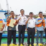 Kemenhub Serahkan Sertifikat Service Boat di Pelabuhan Tanjung Priok