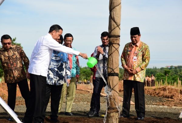 Presiden Jokowi meresmikanTaman Spesies Endemik dalam rangkaian Hari Pers Nasional (HPN) tahun 2020 di Banjarmasin.