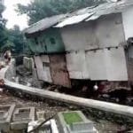 Detik-detik Bangunan Ambruk di Bandung