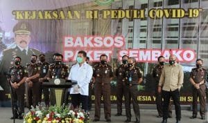 Peduli Covid-19, Kejaksaan Bagikan Ribuan Paket Sembako