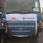 Peduli Covid-19, RS Awal Bros Berikan Bantuan Incinerator ke Pemprov Riau