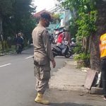 Terjaring Operasi Tertib Masker, 4 Warga di Kalisari Dihukum Menyapu Jalan