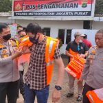 Polda Metro Jaya Bagikan Rompi Khusus untuk Wartawan Peliput Demo