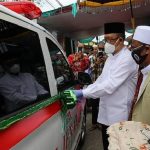 Gubernur Kalbar Serahkan Mobil Ambulance Pengantar Jenazah