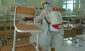 Cegah Covid-19, PMI Jakarta Timur Gencar Lakukan Penyemprotan Disinfektan