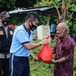 Peduli Lingkungan, Pangkoopsau III Pimpin Kerja Bakti dan Serahkan Paket Sembako
