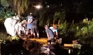 Personel Kikav 12/MDC Bantu Makamkan Jenazah Pasien Covid-19