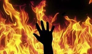 Tak Tahan Panas, Pria yang Nekat Bakar Diri Nyebur ke Selokan