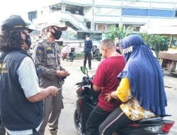 Jelang Lebaran, Petugas Gabungan Kelurahan Pulo Gadung Cek Kerumunan di Pasar