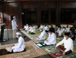 Gubernur Kalbar Gelar Sholat Ied Idul Fitri di Rumah Dinas