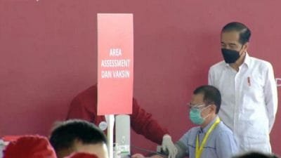 Tinjau Vaksinasi Gotong Royong Perdana, Ini Harapan Jokowi