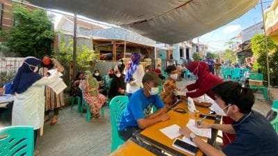 Warga Sukapura Jakarta Utara di Kawasan Padat Penduduk Divaksin