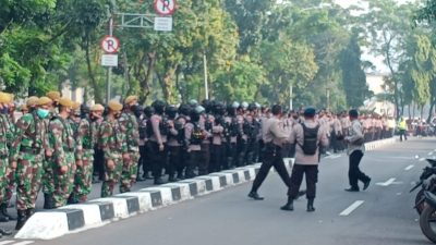 Pegawai Dilantik Jadi ASN, Personel TNI-Polri Jaga Gedung KPK