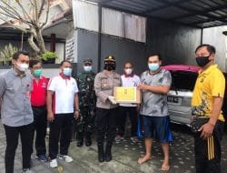 Jelang Hari Bhayangkara, Kapolsek Kuta Utara Bagi-bagi Paket Sembako