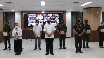 Kejaksaan RI Peduli, Salurkan 2.560 Paket Bantuan Obat dan Vitamin
