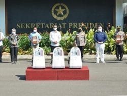 Yayasan Buddha Tzu Chi Serahkan Bantuan 5 Ribu Konsentrator Oksigen ke Sekretariat Presiden