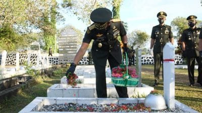Peringati HUT ke-63 Kodam XII/Tpr, Pangdam Pimpin Ziarah ke Makam Pahlawan