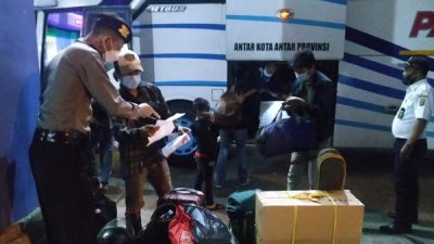Cegah Covid-19, Sat Sabhara Polres Badung Perketat Pengecekan di Terminal Mengwi