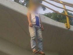 Ngeri ! Pria Ini Nekat Gantung Diri di Jembatan Tol Bambu Apus