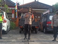 Lewat Lagu Bali, Kapolsek Kuta Kembali Lakukan “Aksi Gila” di Pasar Ikan