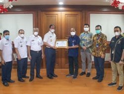 Dukung Penanganan Covid-19, Wali Kota Jakut Berikan Penghargaan ke Pertamina