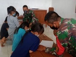Cerdaskan Anak Bangsa, Satgas Pamtas 643/Wns Bantu Mengajar di Perbatasan