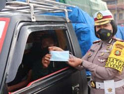 Hari Kedua Ops Agung Patuh 2021, Polresta Denpasar Bagikan Ratusan Masker Gratis