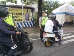 Satlantas Polresta Denpasar Lakukan Pengawasan Mobilitas Masyarakat