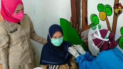 Kelurahan Rawa Bunga Gencar Lakukan Percepatan Vaksinasi