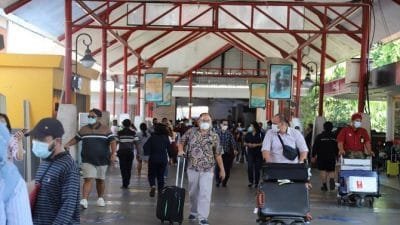 Luhut Minta WNI dari Luar Negeri Harus Tanggung Sendiri Biaya Karantina