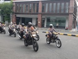 Polsek Metro Tamansari Gelar Patroli Show of Force