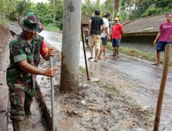 Bravo TNI, Babinsa Bersama Warga Desa Babahan Gotong Royong Perbaiki Saluran Air