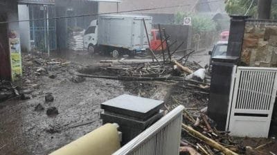 Detik-detik Banjir Bandang Terjang Kota Batu