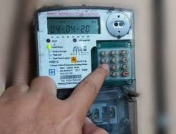 Warga Bangli Bingung, Mau Isi Pulsa Listrik Harus Hubungi Petugas PLN