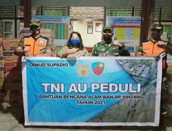 TNI AU Peduli, Babinpotdirga Lanud Supadio Salurkan Sembako ke Sintang