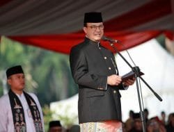 Anies Terima Gelar Kehormatan Bamus Betawi