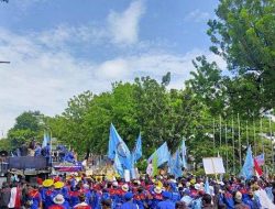 Buruh Kembali Geruduk Gedung DPR, Tuntut Pencabutan UU Ciptaker