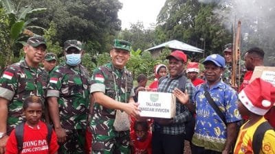 Merasakan Kemeriahan Natal, Kodam XVII/Cenderawasih Berbagi Tali Asih Kepada Jemaat Gidi
