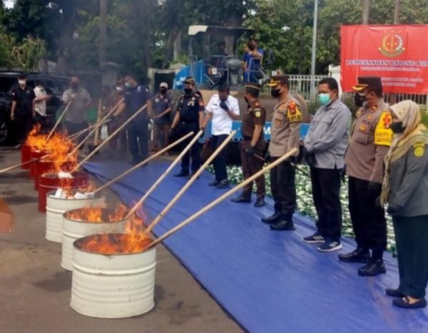 Bersama Kanwil Kemenkumham Bali, DJKI Musnahkan Barang Bukti