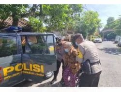 Polsek Denpasar Fasilitasi Penjemputan Lansia untuk Percepat Vaksinasi Masyarakat