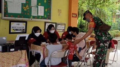 Pelajar di SDN Bubutan Surabaya Mulai Divaksin