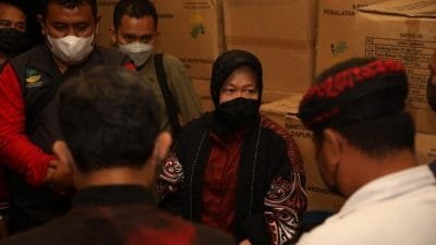Mensos Risma Serahkan Bantuan untuk Korban Terdampak Banjir di Nunukan